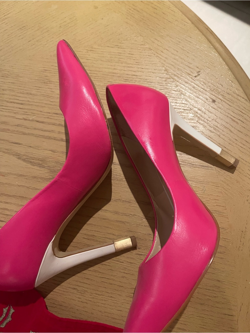 Guess Hot Pink Pointed Toe Stiletto Pump in Very Good used Condition - Picture 4 of 7